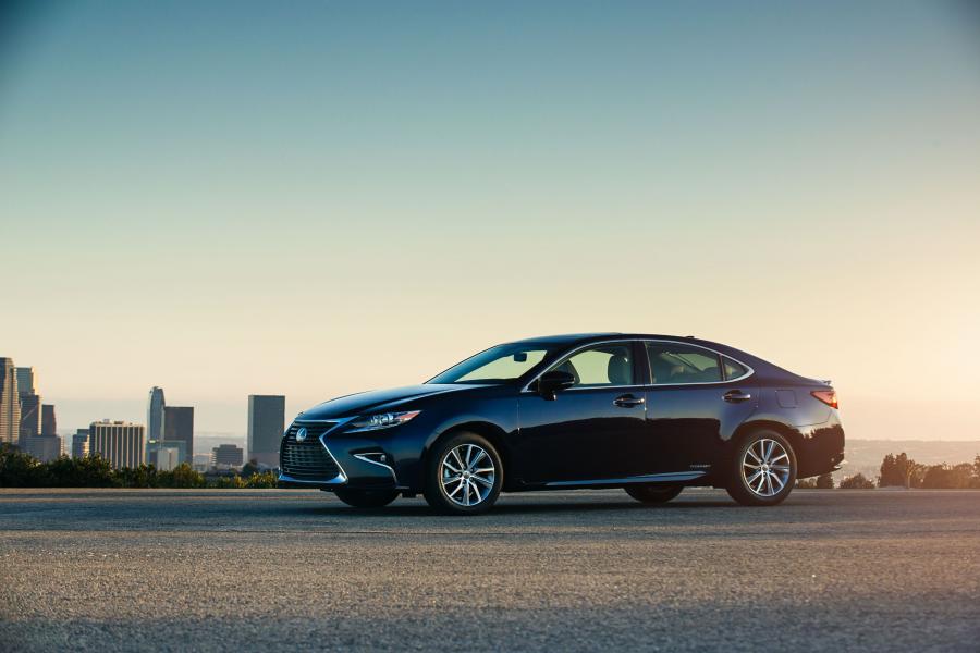  Lexus ES300h 2016 года  (фото 12 из 22)